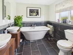 Ensuite- click for photo gallery